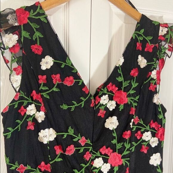 Black Floral Embroidered Sleeveless Long Dress - Picture 4 of 8